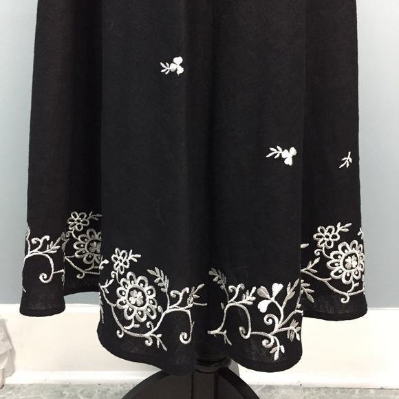 DRESSBARN Sleeveless Embroidered Linen Ble… - Picture 15 of 16